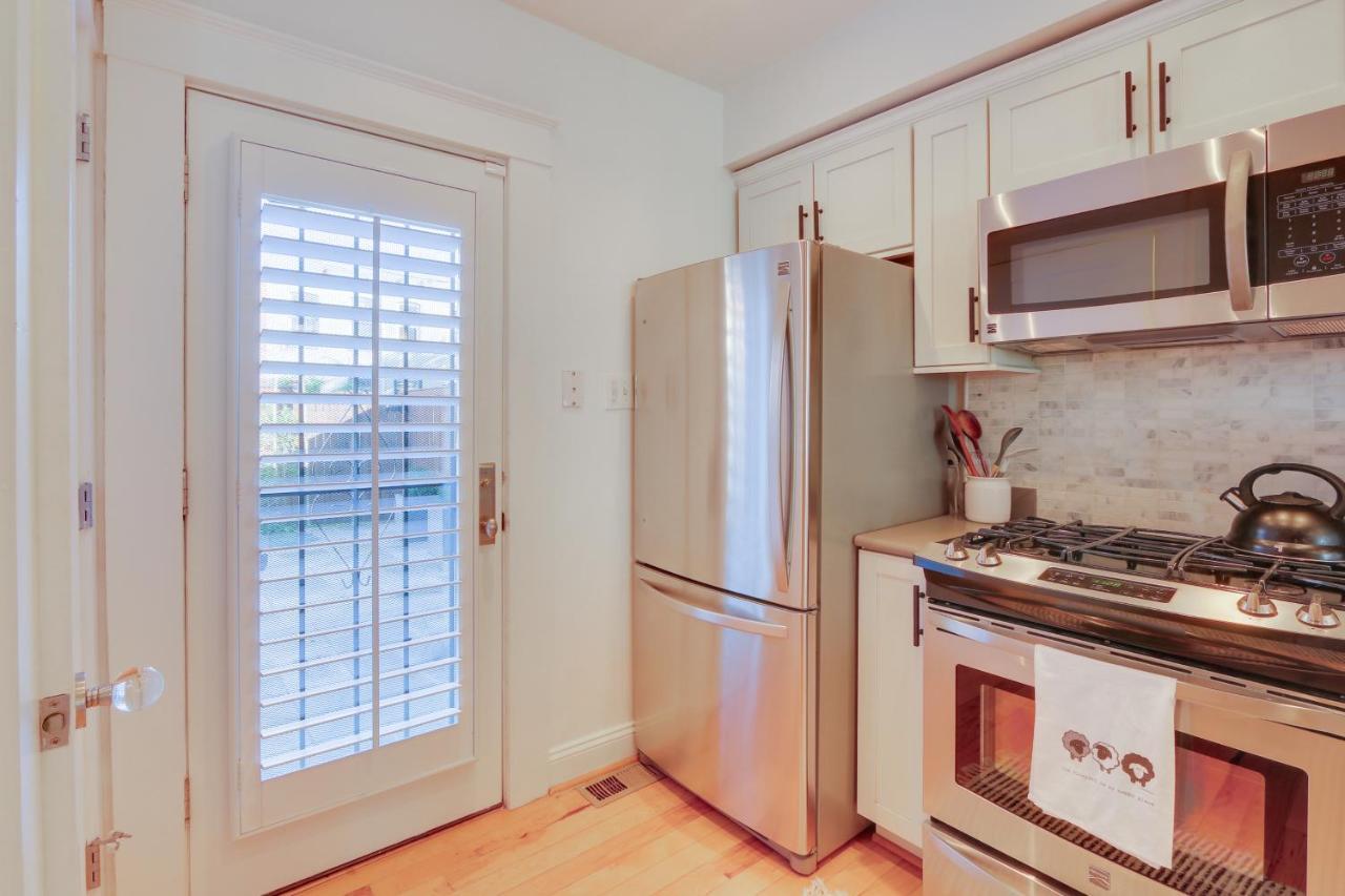 Stunning Dc Townhome With Private Outdoor Space! Holiday home Washington