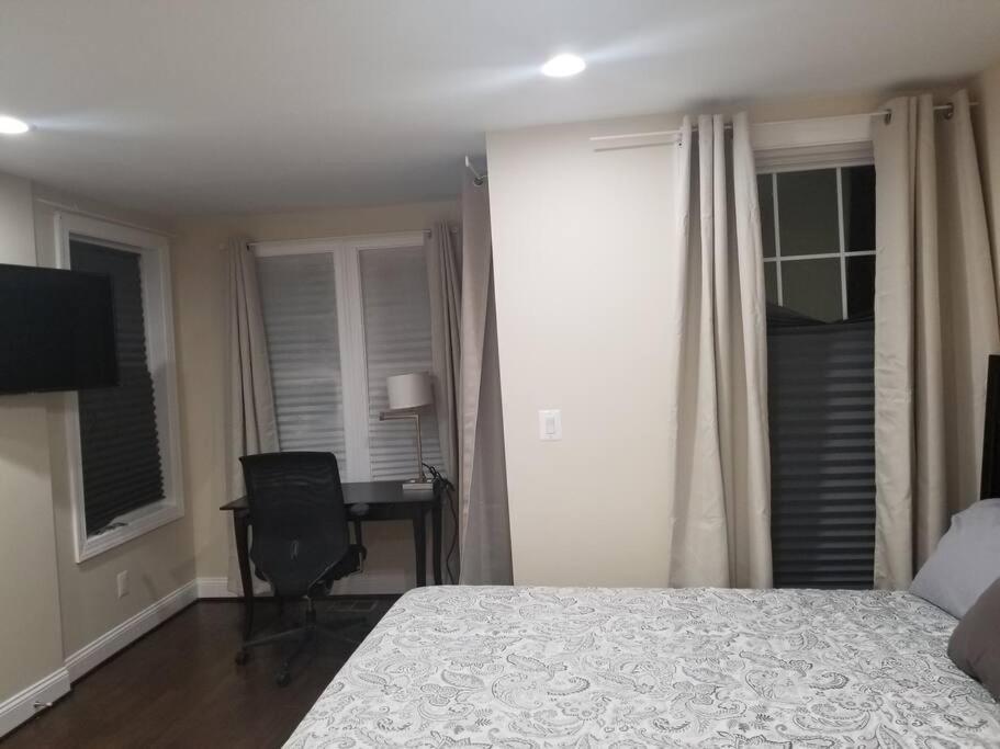 Beautiful New 4 Bedroom 3 Bath Family Or 1 Bedroom Nr Howard U Downtown Nw Dc Bed & Breakfast *