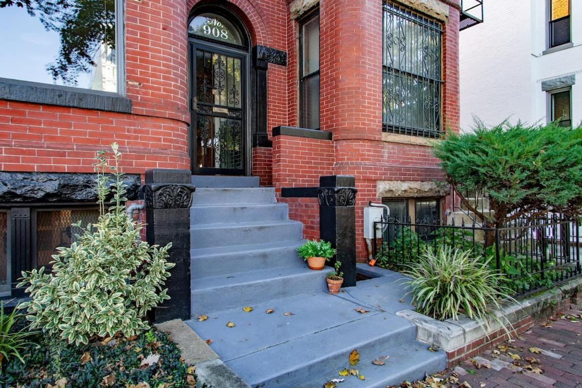 Spacious 1br Nw Garden Walker's Dream