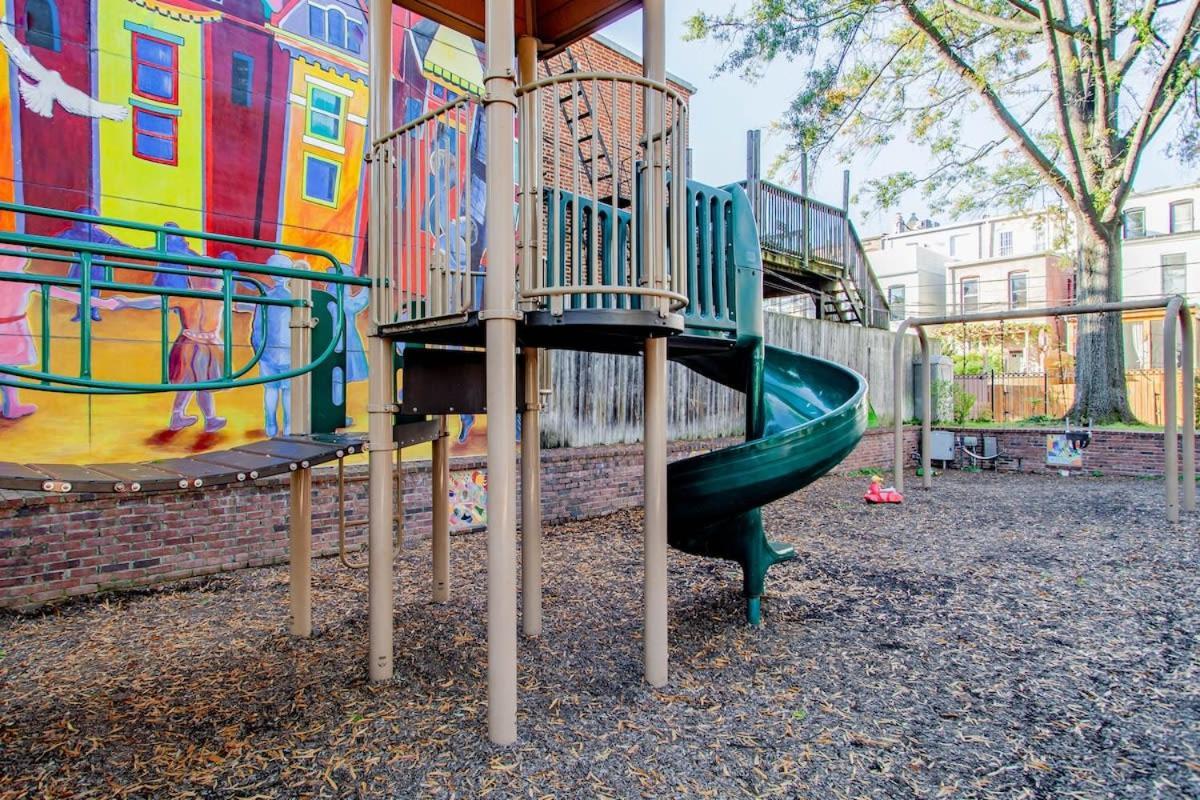 Spacious 1br Nw Garden Walker's Dream Apartment