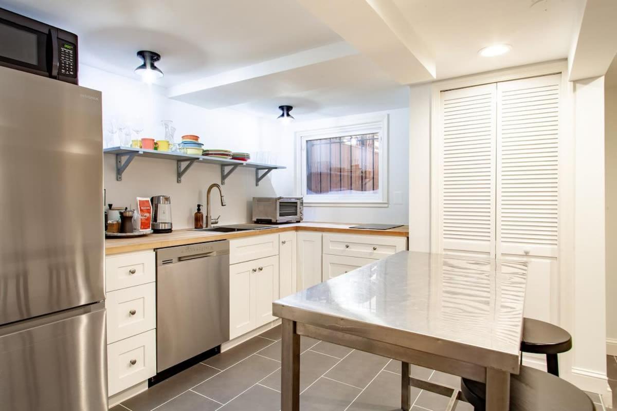 Apartment Spacious 1br Nw Garden Walker's Dream *