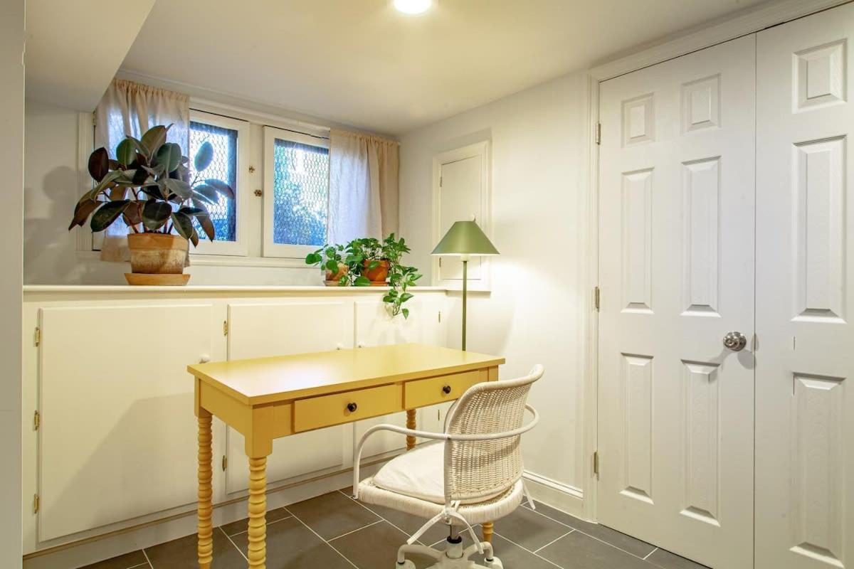 Spacious 1br Nw Garden Walker's Dream *