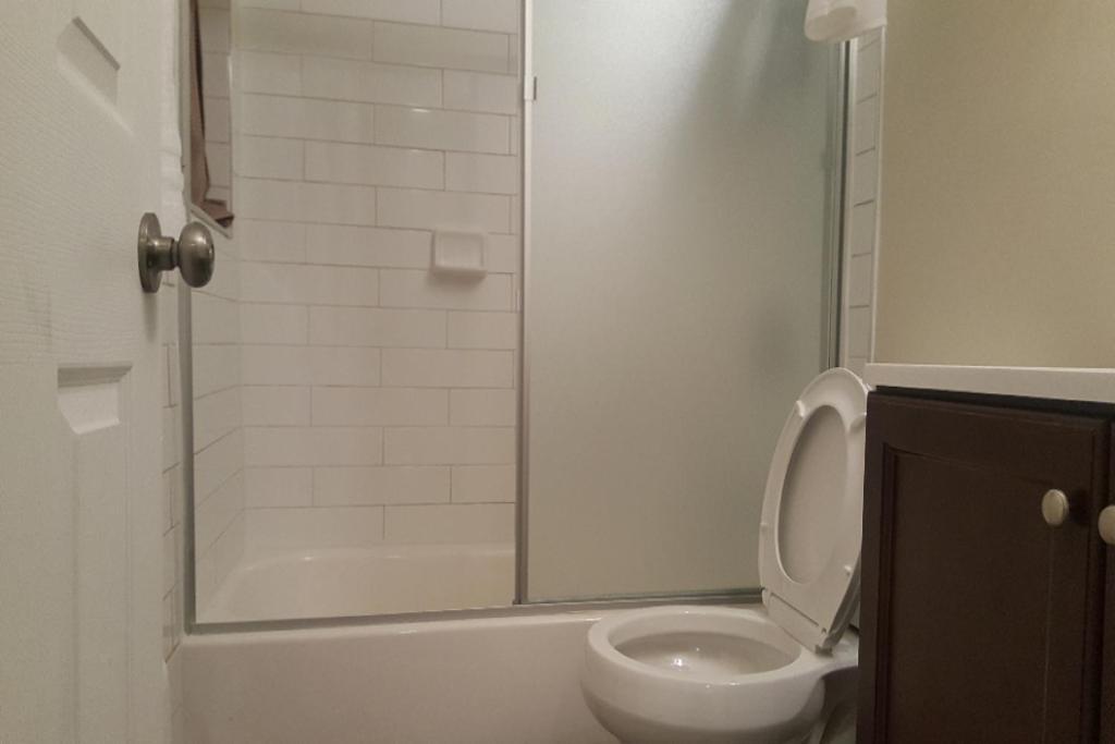 Beautiful New 4 Bedroom 3 Bath Family Or 1 Bedroom Nr Howard U Downtown Nw Dc *