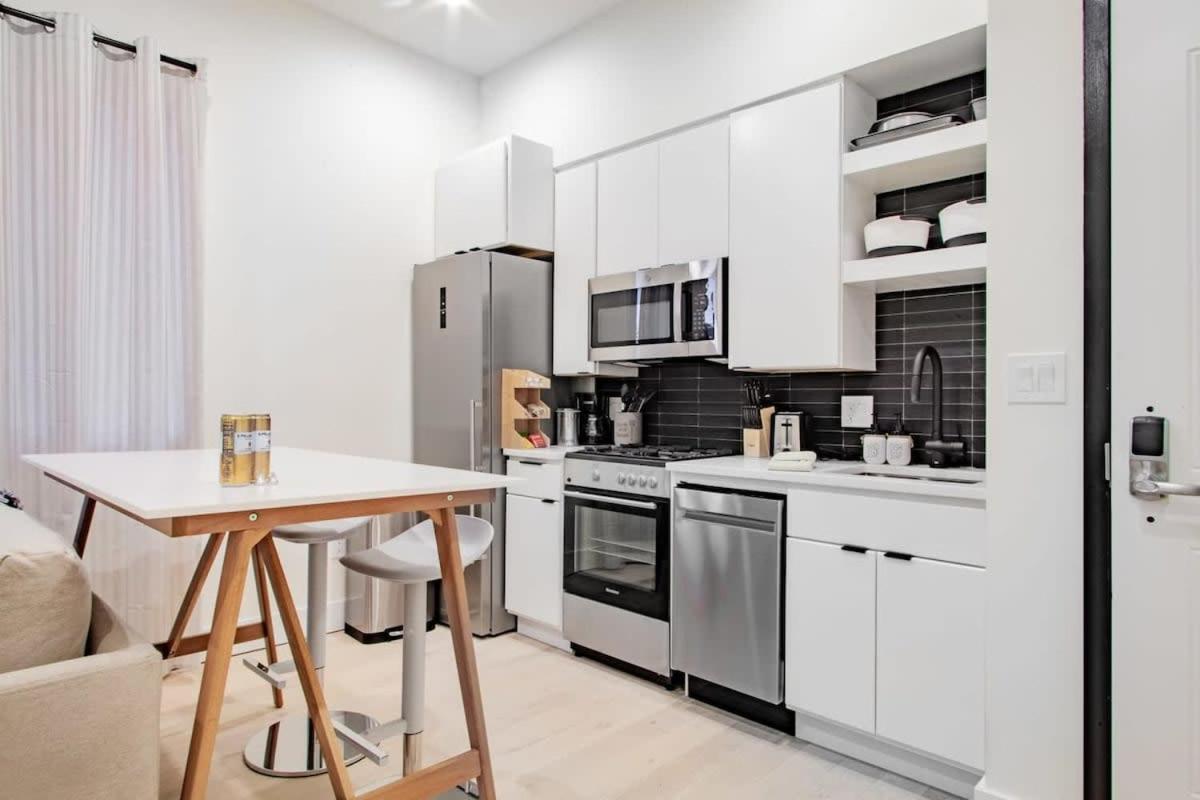 Eastern Market & Metro Accessible Modern Charm Walk Everywhere Holiday home Washington