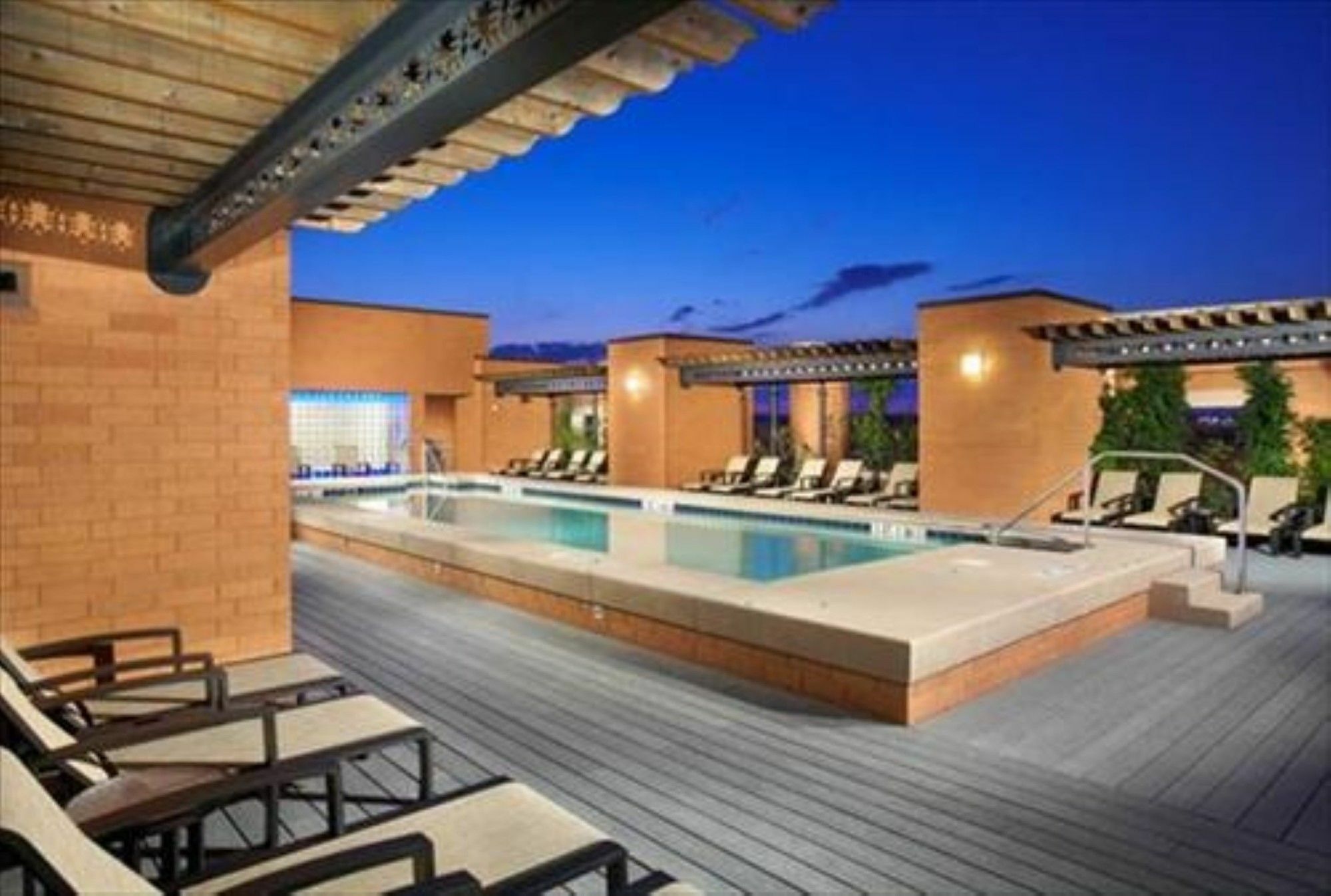 Global Luxury At The Convention Center Apartment