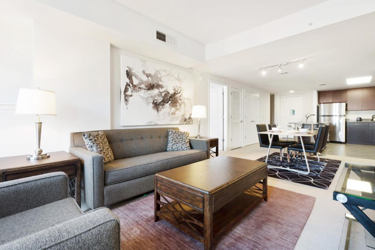 Global Luxury At The Convention Center Apartment