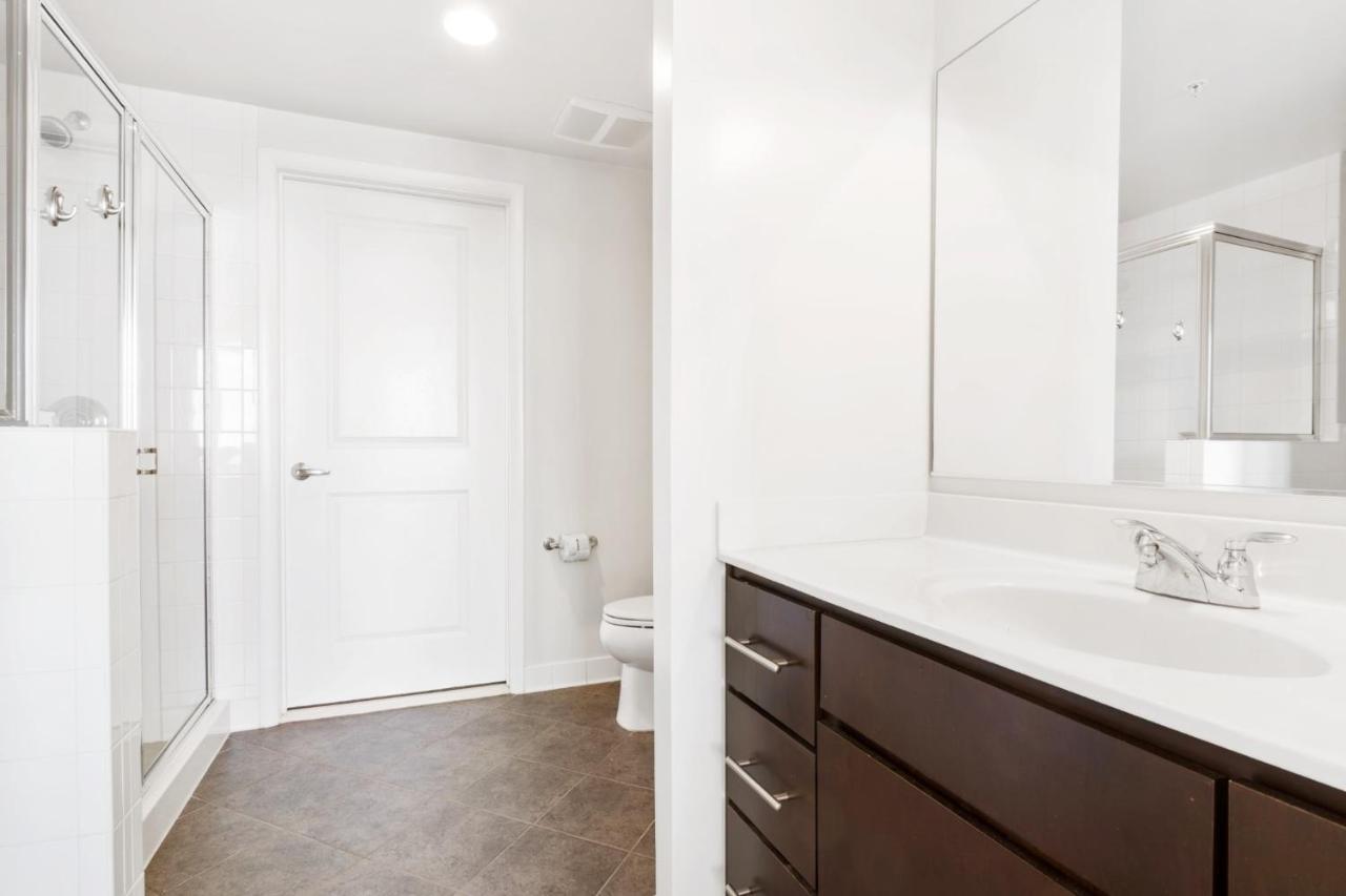 Global Luxury At The Convention Center Apartment