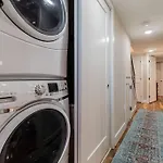 Bougainvillea Dc 2 Bedrooms 2 Bathrooms Plus Den With Twin Sofa Bed And Queen Sofa Bed In Living Room