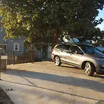 4Br 2 Full Bath Sleeps 10 Large Yard 2 Cars