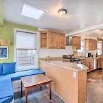 Ideally Located Dc Home With Pool Table And Patio