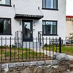 3-Blocks To H St Corridor Spacious 2-Br 2-Bath