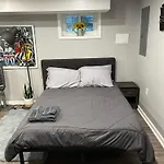 Urban Retreat Basement Studio Only Two Blocks From Metro! Off Street Parking!