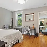 Capitol Hill Homestay Convenient To H St