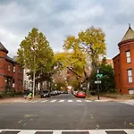 Entire Rowhouse In Capitol Hill With Free Parking