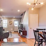 Family-Friendly Home For Travelers Near Subway