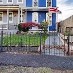 Family-Friendly Home For Travelers Near Subway