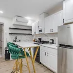 Charming City Loft - Unit B