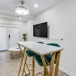 Charming City Loft - Unit B