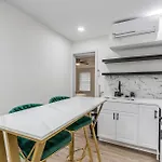 Charming City Loft - Unit B