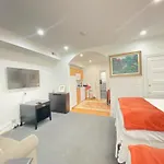 Gorgeous Refurbished 1Bdrm And 1Den Home