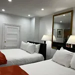 Gorgeous Refurbished 1Bdrm And 1Den Home
