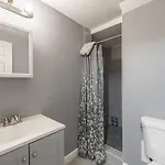 Updated Modern Studio In Dupont, Dc