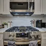 Modern, Gorgeous & Luxury Gem - 5 Stars Location