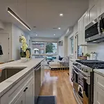 Modern, Gorgeous & Luxury Gem - 5 Stars Location