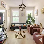 Luxurious 5 Bedroom House!1 Mile From Capitol Hill!