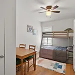 Charming 4-Bedroom Townhome In Fabulous Washington With Ac, Wifi