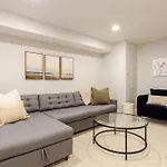 Private Garage Parking And King Bed - Walk To Metro