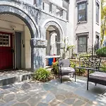 Beautiful 1-Br Flat Nestled Between Dupont & Logan