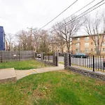 Updated 2-Bedroom Apartment In Dc