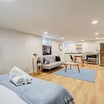 Sunny, Serene & Centrally-Located Studio *Privacy *Comfort *5-Stars