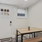 Garden-Level 2-Br Apt In Historic Petworth Home