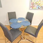 Chic 2 Bedroom Condo At 2121