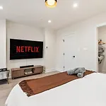 Modern Dc Home - 3 Bedroom With Parking
