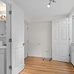 Ideally Located Urban Oasis Free Parking