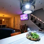 Modern, Chic, 3Bd, Metro Accessible And Free Parking