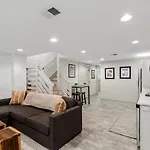 Classy Central Dc Bloomingdale 1-Br Getaway