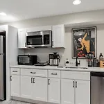 Classy Central Dc Bloomingdale 1-Br Getaway