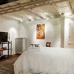The E St Retreat Lovely 3-Br Nestled Between H St & Eastern Market