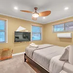Gorgeous Home Tucked Away In Greener Part Of Town Transit-Friendly