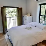 The Chic Carriage House In Shaw Sleeps 2