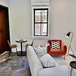 The Chic Carriage House In Shaw Sleeps 2