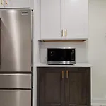 Fancy 1-Br In Central Location Parking Available