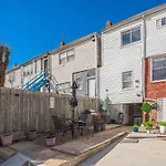Peaceful 3 Bedroom With Parking, Family Friendly Near Medstar