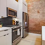 Vibrant 2-Br Luxe Flat Adjacent Eastern Market Walk To Metro Barracks Row Capitol Hill