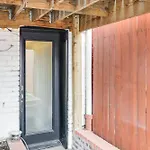 Walkable Location Modern Dc Apt With Yard Access!