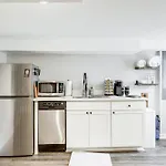 Walkable Location Modern Dc Apt With Yard Access!